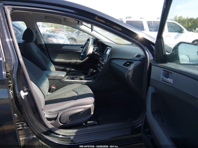 44767836 :رقم المزاد ، 5NPE24AF7KH738944 vin ، 2019 Hyundai Sonata Se مزاد بيع