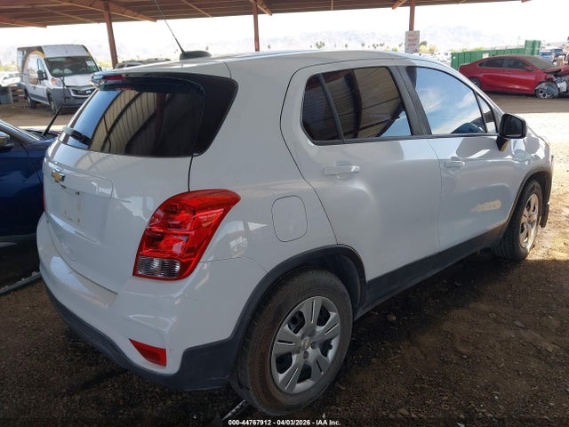 Chevrolet TRAX LS 2018 KL7CJKSB1JB722567 Image 4