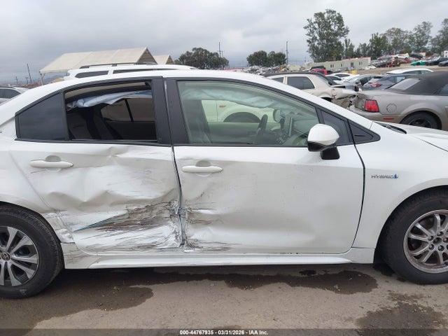 Toyota Corolla Hybrid Le 2021 JTDEAMDE0MJ031832 Image 13