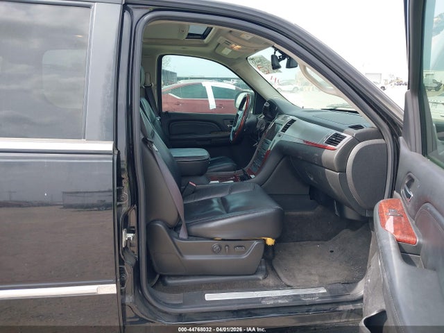 Продажа на аукционе авто 2009 Cadillac Escalade Esv Standard, vin: 1GYFK26209R109019, номер лота: 44768032