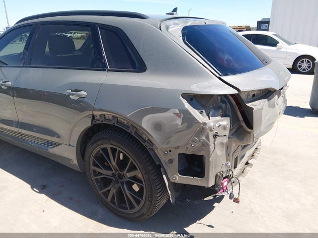 44768053 :رقم المزاد ، WA1VABGE6NB033607 vin ، 2022 Audi E-tron Chronos Quattro مزاد بيع