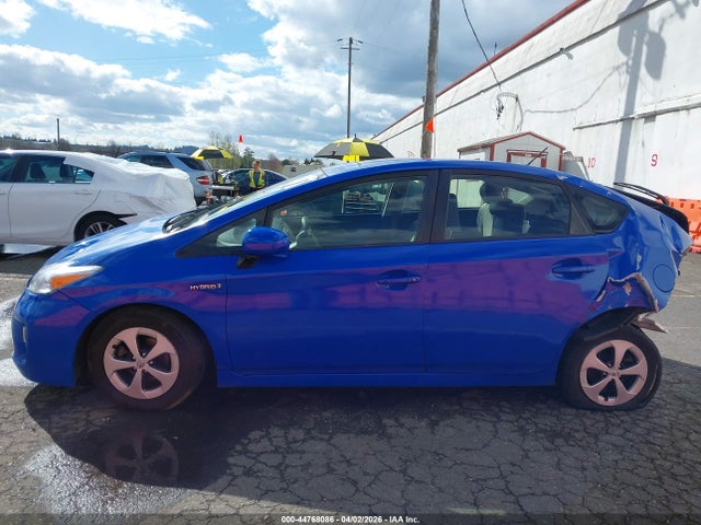 Toyota Prius Two 2015 JTDKN3DU9F2001511 Image 13