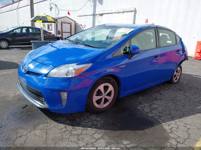 Toyota Prius Two 2015 JTDKN3DU9F2001511 Image 2