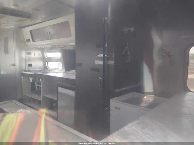 44768089 :رقم المزاد ، 1STBFAF236J519280 vin ، 2006 Airstream International 22 Ccd مزاد بيع