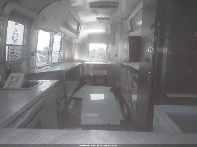 44768089 :رقم المزاد ، 1STBFAF236J519280 vin ، 2006 Airstream International 22 Ccd مزاد بيع