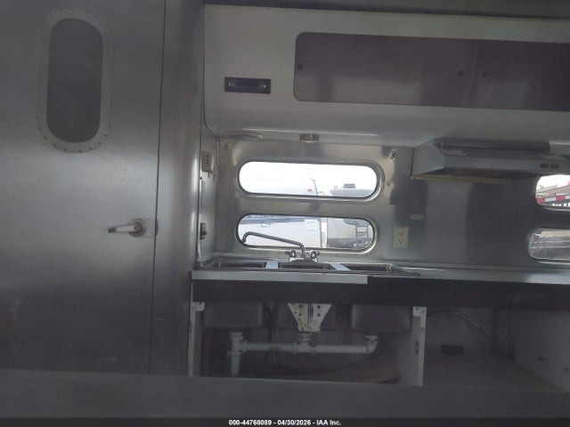 44768089 :رقم المزاد ، 1STBFAF236J519280 vin ، 2006 Airstream International 22 Ccd مزاد بيع