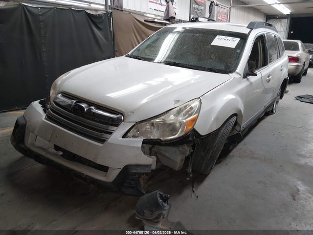 44768120 :رقم المزاد ، 4S4BRBGC4D3238444 vin ، 2013 Subaru Outback 2.5i Premium مزاد بيع