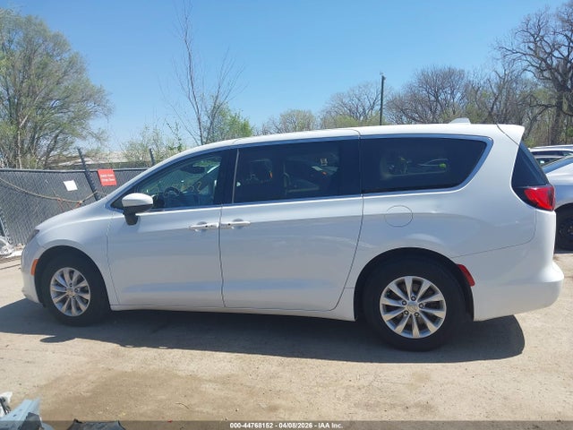 Продажа на аукционе авто 2017 Chrysler Pacifica Touring, vin: 2C4RC1DG2HR835627, номер лота: 44768152