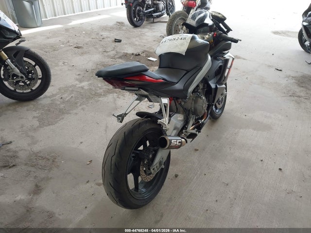 ZD4KSUG04RS003425 Aprilia Rs 660