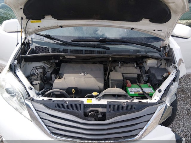 2013 Toyota Sienna Xle V6 8 Passenger მანქანა იყიდება აუქციონზე, vin: 5TDYK3DC6DS390849, აუქციონის ნომერი: 44768249