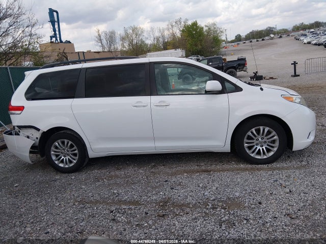 2013 Toyota Sienna Xle V6 8 Passenger მანქანა იყიდება აუქციონზე, vin: 5TDYK3DC6DS390849, აუქციონის ნომერი: 44768249