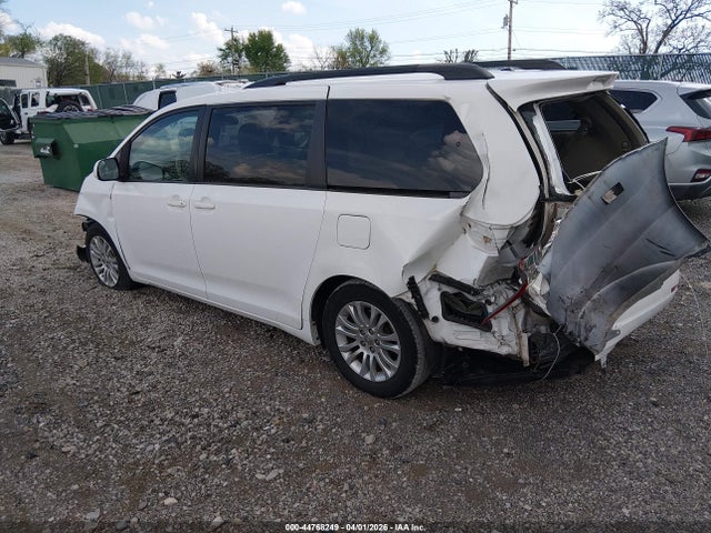2013 Toyota Sienna Xle V6 8 Passenger მანქანა იყიდება აუქციონზე, vin: 5TDYK3DC6DS390849, აუქციონის ნომერი: 44768249