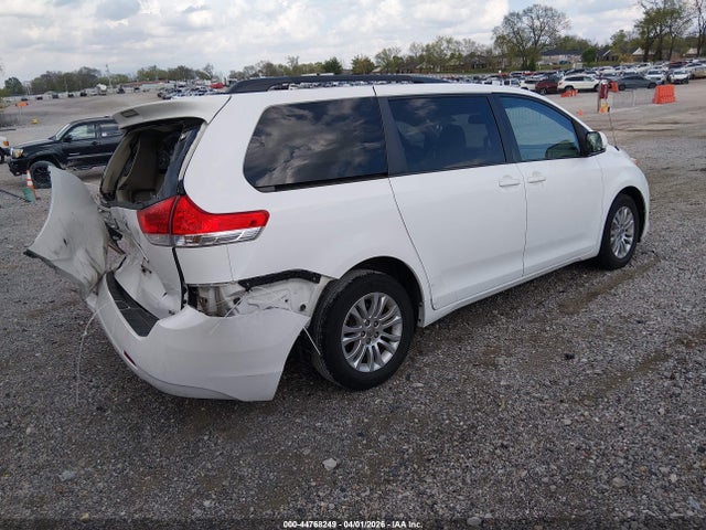 2013 Toyota Sienna Xle V6 8 Passenger მანქანა იყიდება აუქციონზე, vin: 5TDYK3DC6DS390849, აუქციონის ნომერი: 44768249