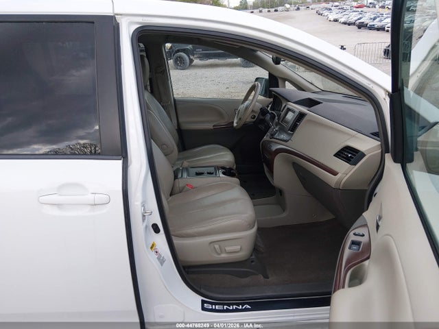 2013 Toyota Sienna Xle V6 8 Passenger მანქანა იყიდება აუქციონზე, vin: 5TDYK3DC6DS390849, აუქციონის ნომერი: 44768249