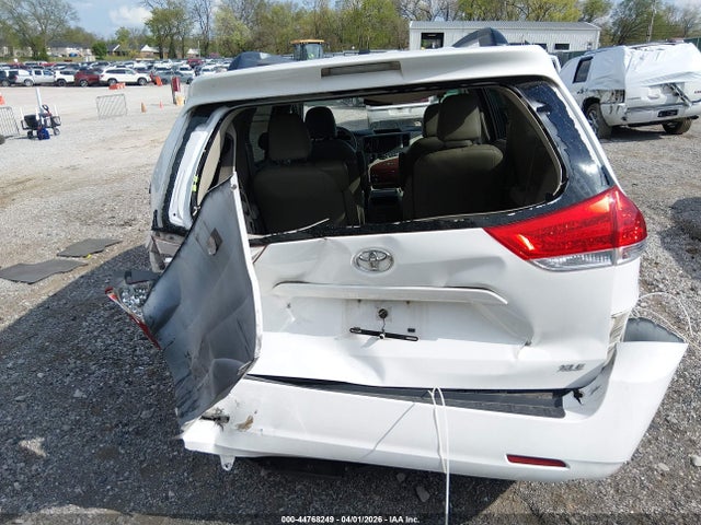 2013 Toyota Sienna Xle V6 8 Passenger მანქანა იყიდება აუქციონზე, vin: 5TDYK3DC6DS390849, აუქციონის ნომერი: 44768249