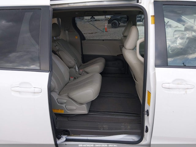 2013 Toyota Sienna Xle V6 8 Passenger მანქანა იყიდება აუქციონზე, vin: 5TDYK3DC6DS390849, აუქციონის ნომერი: 44768249