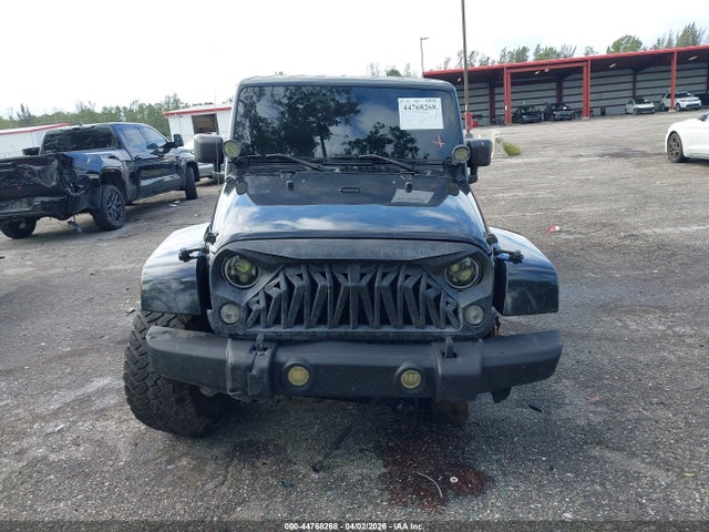 44768268 :رقم المزاد ، 1C4HJWEG8EL261634 vin ، 2014 Jeep Wrangler Unlimited Sahara مزاد بيع