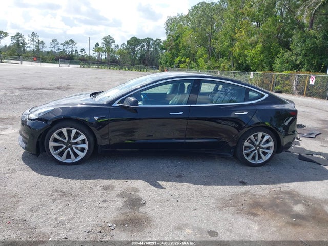 2018 Tesla Model 3 Long Range/mid Range მანქანა იყიდება აუქციონზე, vin: 5YJ3E1EA8JF036091, აუქციონის ნომერი: 44768291
