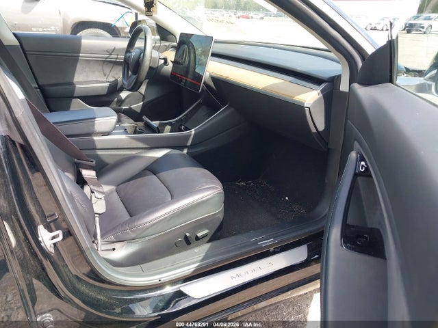 2018 Tesla Model 3 Long Range/mid Range მანქანა იყიდება აუქციონზე, vin: 5YJ3E1EA8JF036091, აუქციონის ნომერი: 44768291