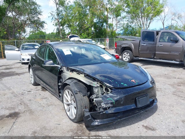2018 Tesla Model 3 Long Range/mid Range მანქანა იყიდება აუქციონზე, vin: 5YJ3E1EA8JF036091, აუქციონის ნომერი: 44768291