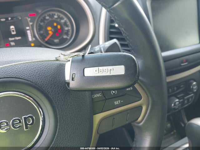 Продаж на аукціоні авто 2015 Jeep Cherokee Latitude, vin: 1C4PJLCS3FW781175, номер лоту: 44768300