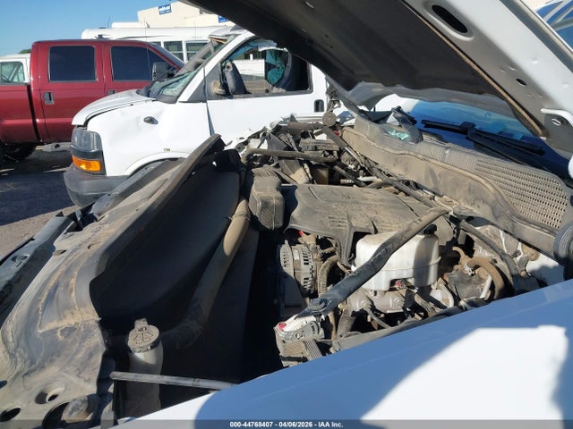 1GB0CUEG3JZ282852 Chevrolet Silverado 2500hd Wt
