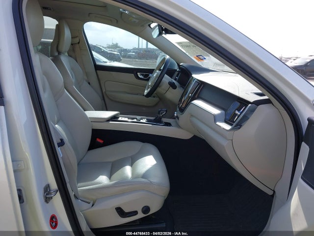 2018 Volvo Xc60 T5 Momentum მანქანა იყიდება აუქციონზე, vin: LYV102RK2JB087635, აუქციონის ნომერი: 44768433