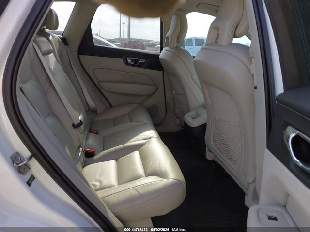 2018 Volvo Xc60 T5 Momentum მანქანა იყიდება აუქციონზე, vin: LYV102RK2JB087635, აუქციონის ნომერი: 44768433