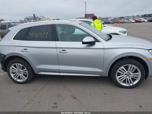 WA1BNAFY4J2067083 Audi Q5 2.0t Premium/2.0t Tech Premium
