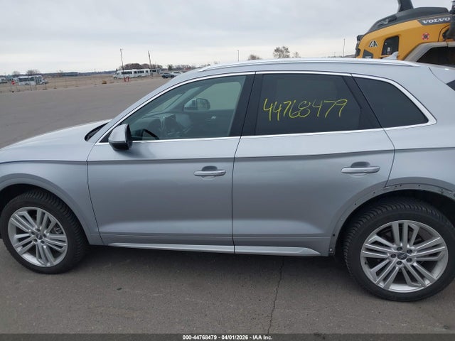 WA1BNAFY4J2067083 Audi Q5 2.0t Premium/2.0t Tech Premium