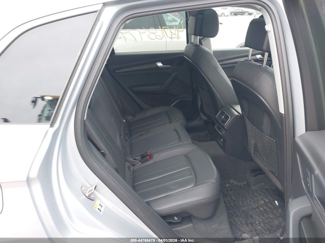 WA1BNAFY4J2067083 Audi Q5 2.0t Premium/2.0t Tech Premium
