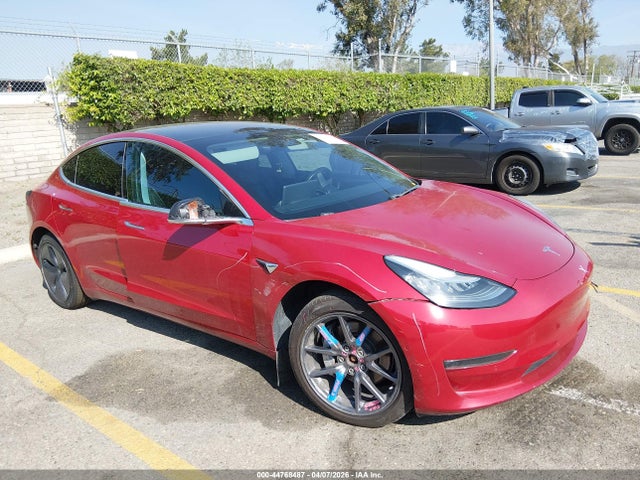 44768487 :رقم المزاد ، 5YJ3E1EB1JF129950 vin ، 2018 Tesla Model 3 Long Range/performance مزاد بيع