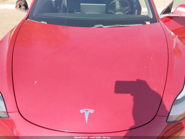 44768487 :رقم المزاد ، 5YJ3E1EB1JF129950 vin ، 2018 Tesla Model 3 Long Range/performance مزاد بيع