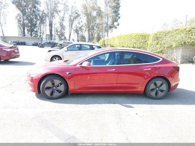 44768487 :رقم المزاد ، 5YJ3E1EB1JF129950 vin ، 2018 Tesla Model 3 Long Range/performance مزاد بيع