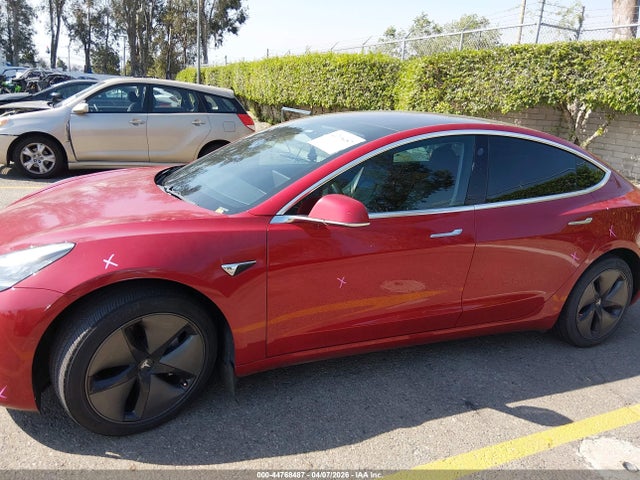 44768487 :رقم المزاد ، 5YJ3E1EB1JF129950 vin ، 2018 Tesla Model 3 Long Range/performance مزاد بيع