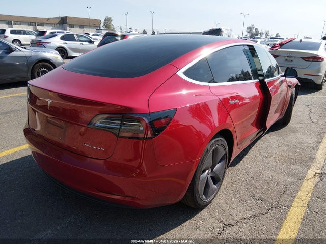 44768487 :رقم المزاد ، 5YJ3E1EB1JF129950 vin ، 2018 Tesla Model 3 Long Range/performance مزاد بيع