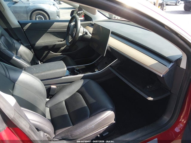 44768487 :رقم المزاد ، 5YJ3E1EB1JF129950 vin ، 2018 Tesla Model 3 Long Range/performance مزاد بيع