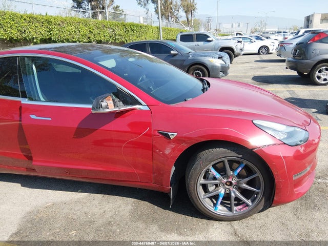 44768487 :رقم المزاد ، 5YJ3E1EB1JF129950 vin ، 2018 Tesla Model 3 Long Range/performance مزاد بيع