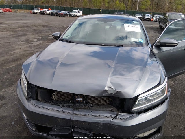 2017 Volkswagen Passat 1.8t Se მანქანა იყიდება აუქციონზე, vin: 1VWGT7A35HC014460, აუქციონის ნომერი: 44768542