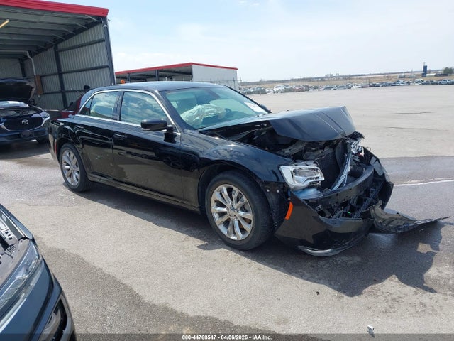 2021 Chrysler 300 Touring L Awd მანქანა იყიდება აუქციონზე, vin: 2C3CCARG6MH626877, აუქციონის ნომერი: 44768547