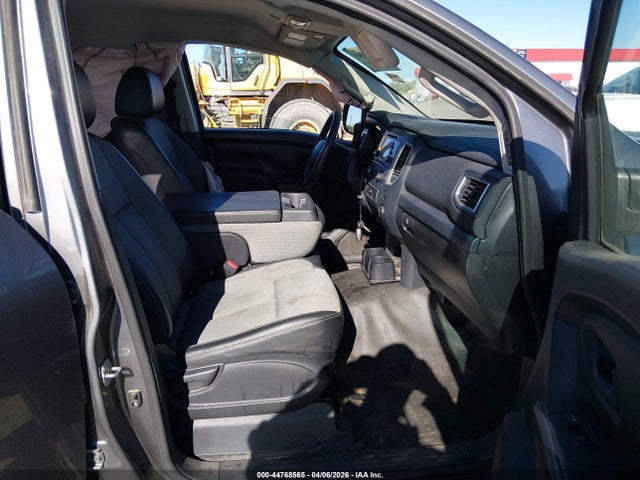 44768565 :رقم المزاد ، 1N6AA1EJ4HN564254 vin ، 2017 Nissan Titan S مزاد بيع
