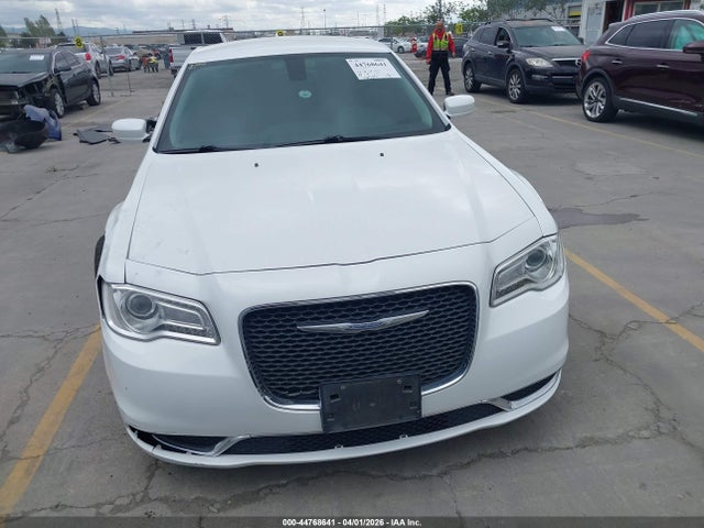 Aukcja sprzedaży 2015 Chrysler 300 Limited, vin: 2C3CCAAG4FH792667, numer aukcji: 44768641