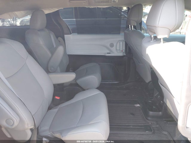 5TDJSKFC0SS193858 Toyota SIENNA XLE