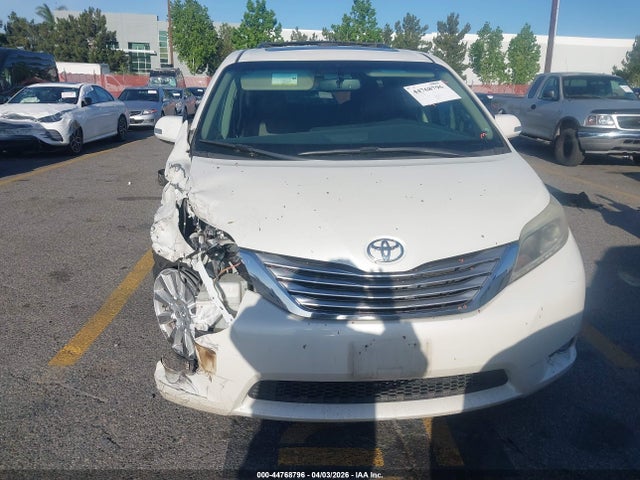 5TDYZ3DC5HS882838 Toyota Sienna Limited 7 Passenger