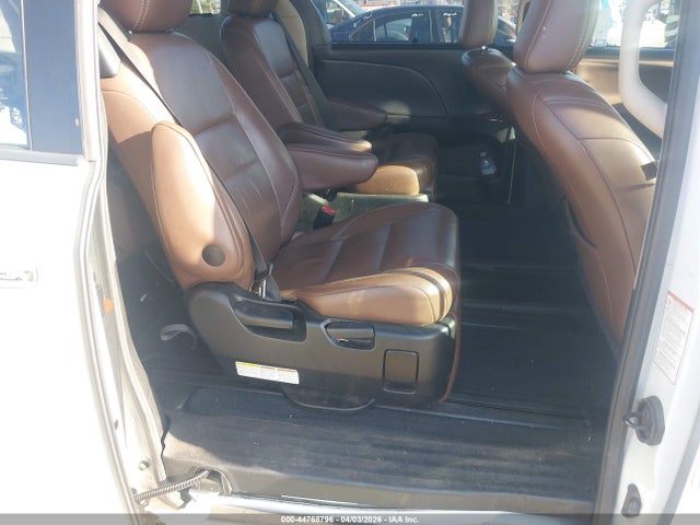 5TDYZ3DC5HS882838 Toyota Sienna Limited 7 Passenger