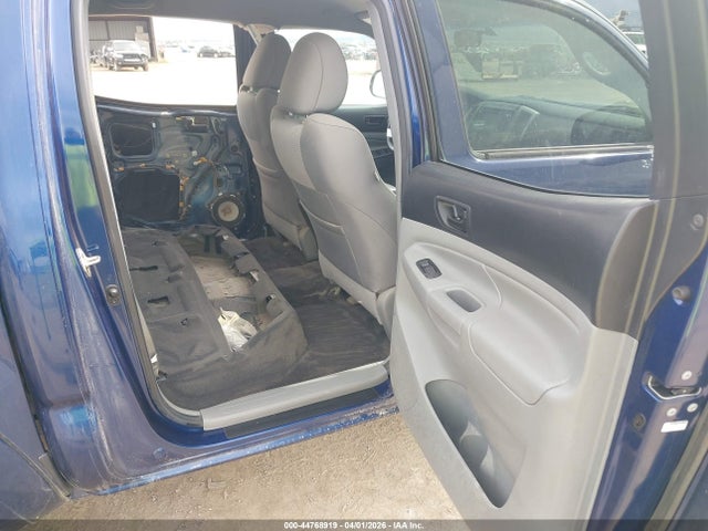 2015 Toyota Tacoma Base V6 მანქანა იყიდება აუქციონზე, vin: 3TMLU4EN9FM178606, აუქციონის ნომერი: 44768919