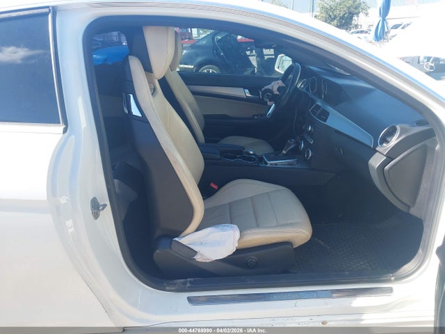 Продажа на аукционе авто 2012 Mercedes-benz C 250, vin: WDDGJ4HB7CF755047, номер лота: 44768990