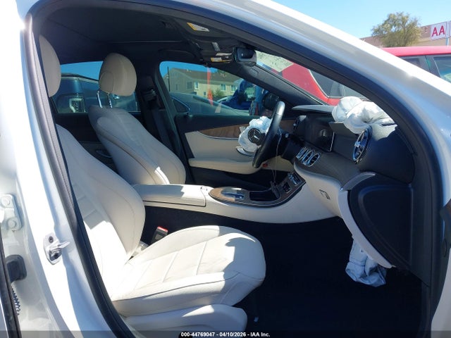 Продажа на аукционе авто 2022 Mercedes-benz E 350, vin: W1KZF8DB3NB070979, номер лота: 44769047