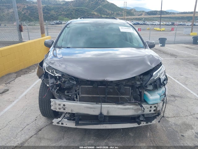 5TDJRKEC2NS083878 Toyota SIENNA XLE