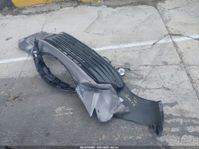 5TDJRKEC2NS083878 Toyota SIENNA XLE